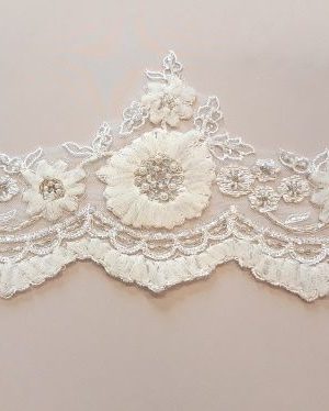 06-1057 Krém tüll alapú gyöngyös szegő csipke 16cm
