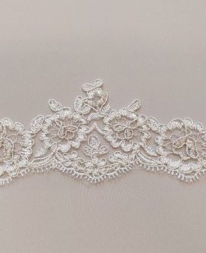 06-1080 Pezsgő zsinórozott arany szálas szegő csipke 8cm