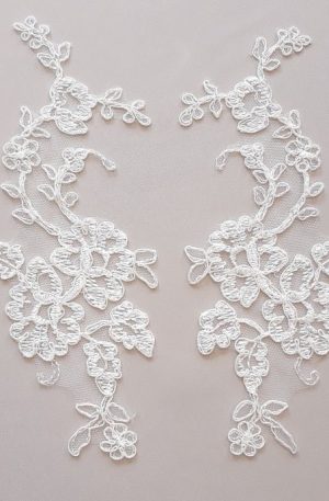 06-1082 Tüll alapú zsinóros krém páros csipke