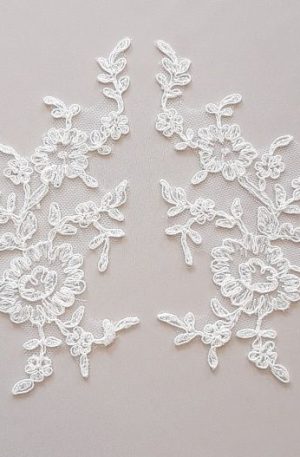 06-1084 Tüll alapú zsinóros krém páros csipke