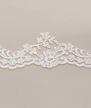 06-1086 Krém zsinóros csipke szegő 9 cm