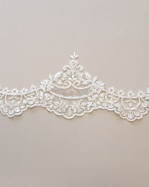 06-1098 krém gyöngyös szegő csipke 18cm