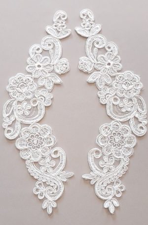 06-1149 Organza alapú krém páros csipke