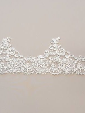 06-1165 Krém zsinórozott szegő csipke 9cm