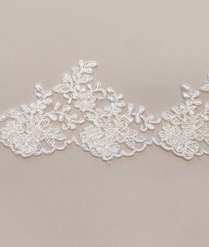 06-1181 Krém zsinórozott szegő csipke 11cm