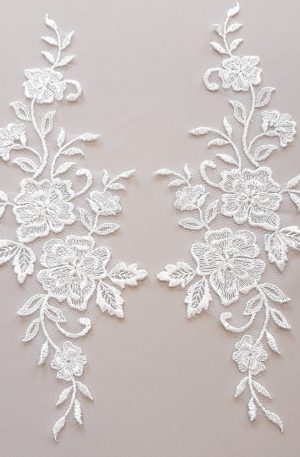 06-1218 Tüll alapú krém páros csipke