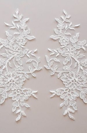 06-1220 Tüll alapú zsinóros krém páros csipke