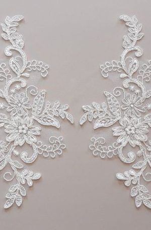 06-1222 Tüll alapú zsinóros krém páros csipke