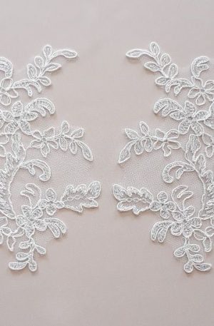 06-1258 Krém zsinóros páros csipke