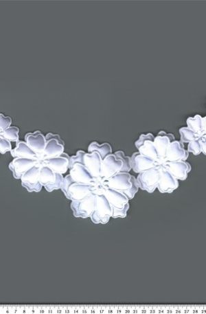 06-493 Steppelt szatén fehér csipkemotívum