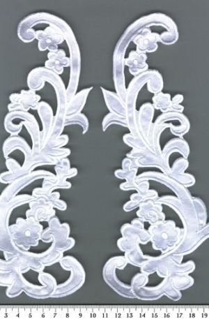 06-522 Szatén alapú fehér páros csipke