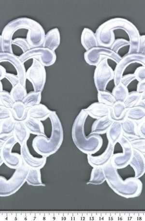 06-533 Szatén alapú fehér csipke (szatén csipke 521)