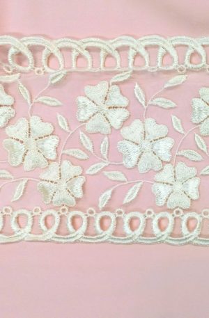 06-632 krém organza alapú hímzett szegő csipke 14cm