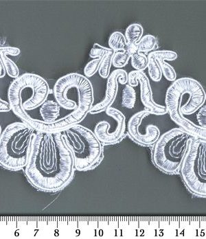 06-730 Fehér zsinórozott szegő csipke 8cm