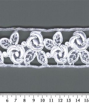 06-823 Fehér hímzett szegő csipke 4,5 cm