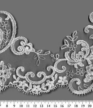 06-939 Fehér tüll alapú hímzett szegő csipke 13cm