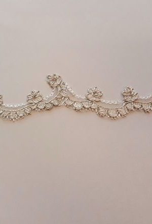 06-971 Pezsgő tüll alapú hímzett szegő csipke 3cm