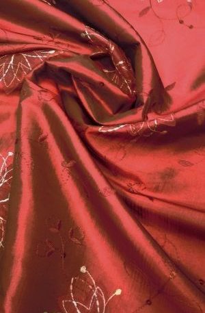 15-13 bordó himzett gyűrt taft 150 cm