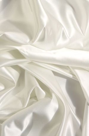 15-323 Törtfehér vékony düsesz 150 cm