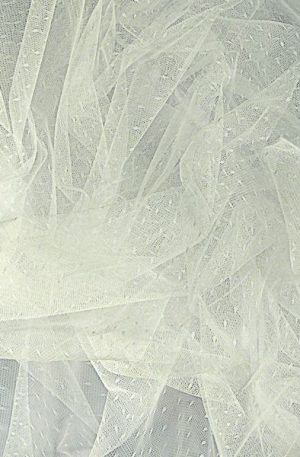 15-387 Krém pöttyös tüll 150cm