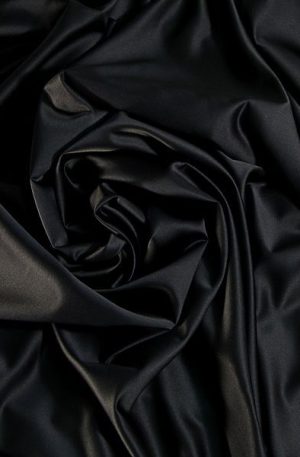 15-486 Fekete düsesz 150cm