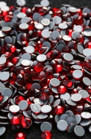 19-095 Vörös kerek kristály Hotfix 5mm