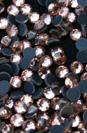 19-098 Barack kerek kristály Hotfix 5mm