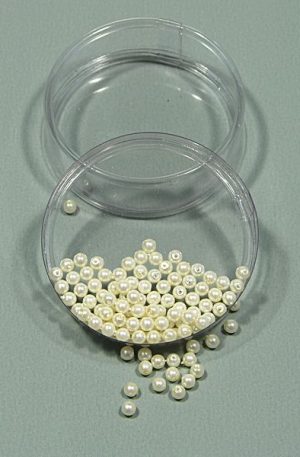 24-009 Krém japán gyöngy 4mm