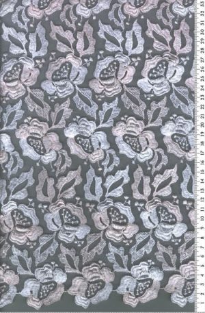 28-067 Fehér-barack organza alapon hímzett csipke