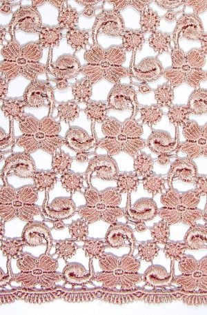 28-113-M Légcsipkeanyag mályva