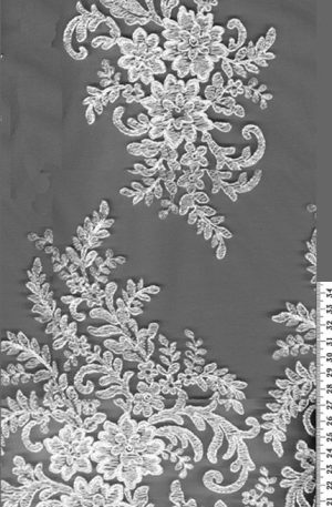 28-651 Fehér csipke anyag tüll alapon, zsinórozva