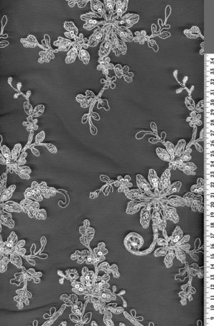 28-660 Csipke anyag Fehér Tüll alapon, zsinórozva gyöngyökkel