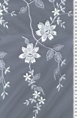 28-KS-008 krém Tüll alapon Hímzett virágos