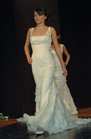 33-DN5874 Fehér "I" vonalú menyasszonyi ruha