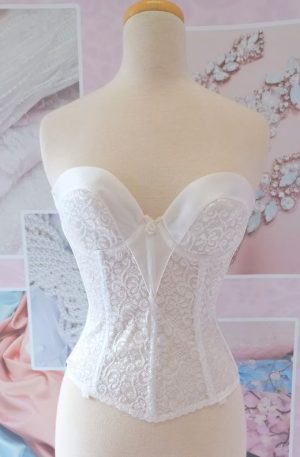 33-002 Fehér csipke corset