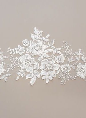 06-1274 – Törtfehér csipkeszegő különleges virágmintával