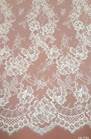 Törtfehér gyöngyös virágos rachel csipke