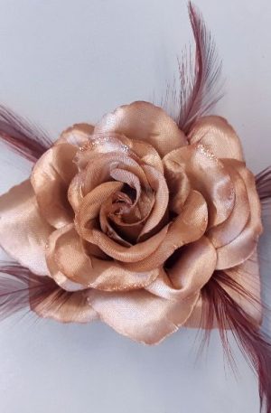 30-3 Világosbarna tollas szatén virág