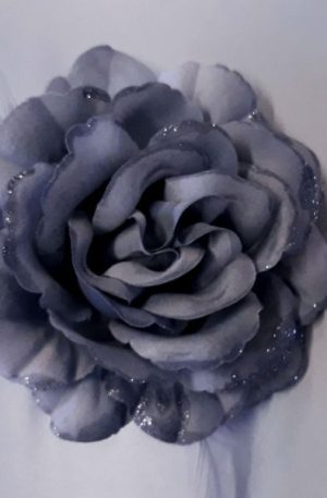 30-8 Sötétszürke tollas szatén virág