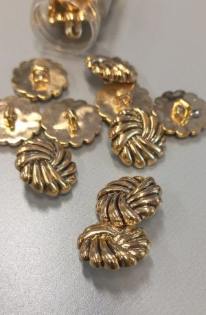 01-235 Arany színű műanyag gomb