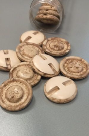 01-327 Műanyag gomb