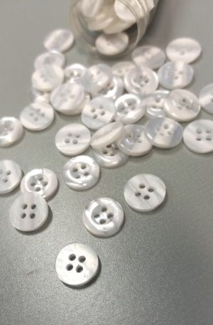 01-003 Fehér műanyag gomb