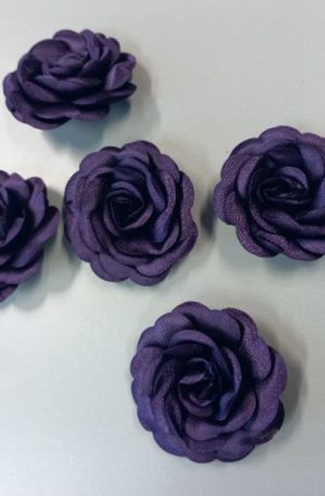 30-33 Padlizsánlila szatén pufi rózsa 5cm