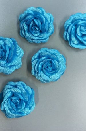 30-36 Türkizkék szatén pufi rózsa 5cm