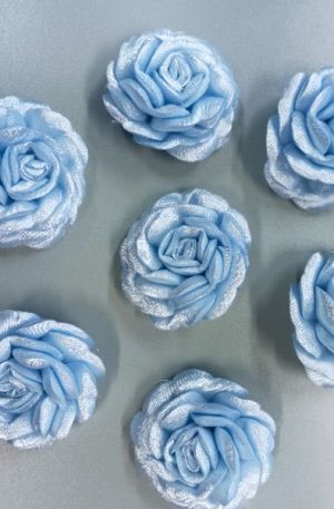 30-37 Világoskék/babakék szatén pufi rózsa 5cm