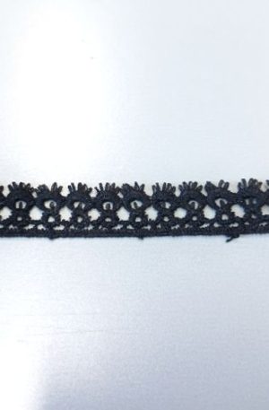 31-080-44 Fekete színű díszítő csipke szalag 2cm széles