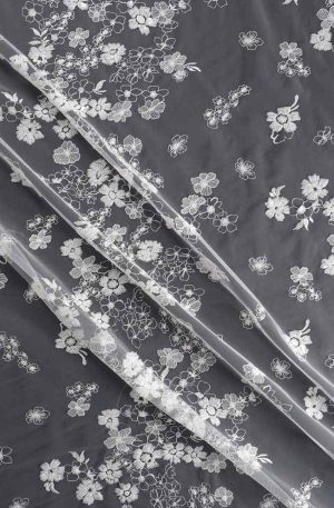 28-2952-001 Törtfehér flitteres csipke anyag