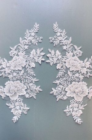 06-1299 Fehér páros csipke 29,5cm x 14,5cm