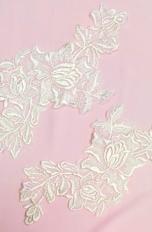 06-290 Sötét krém organza alapú páros csipke 15x35cm