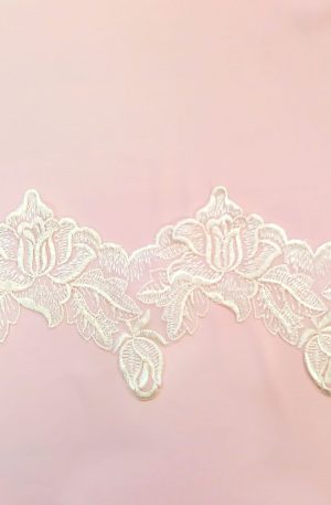 06-292 Sötét krém organza alapú szegő csipke 15cm széles